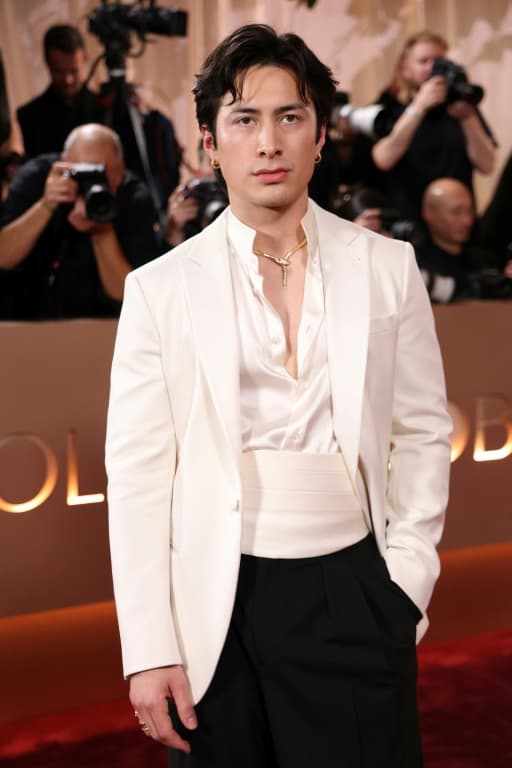 Estrelas de 'Heated Rivalry' condenam comentários tóxicos de fãs na internet