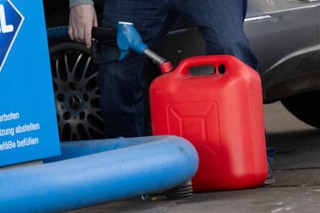 Ministros de Energia do G7 seguram reservas de petróleo e pedem à AIE que estude opções