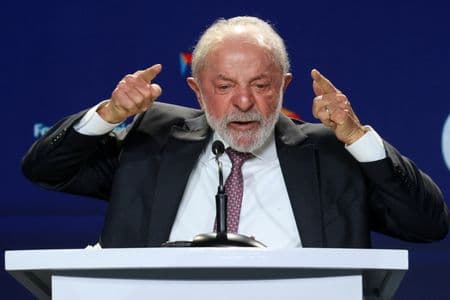 Lula fez cauterização de uma queratose no couro cabeludo domingo, diz Planalto