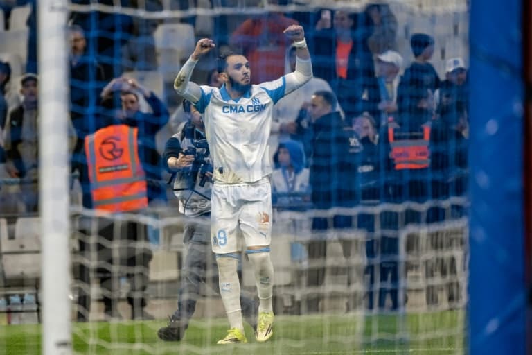 Olympique de Marselha vence Auxerre e se consolida em 3º no Francês