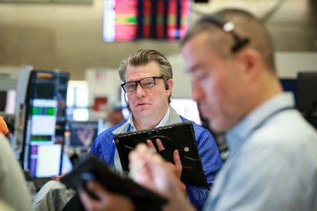 Wall Street cai enquanto investidores monitoram tensões entre EUA e Irã