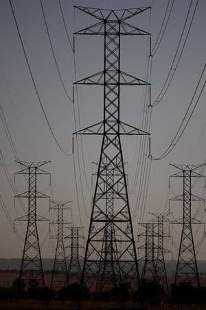 Aneel aprova altas tarifárias de energia para distribuidoras Light e Enel Rio em 2026