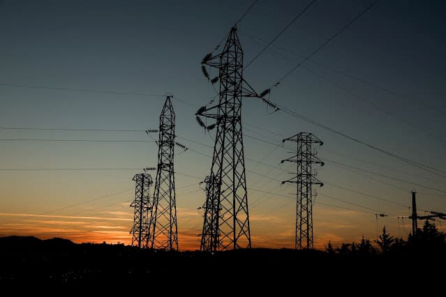 Energisa anuncia R$18 bi em investimentos após assinar renovação de distribuidoras