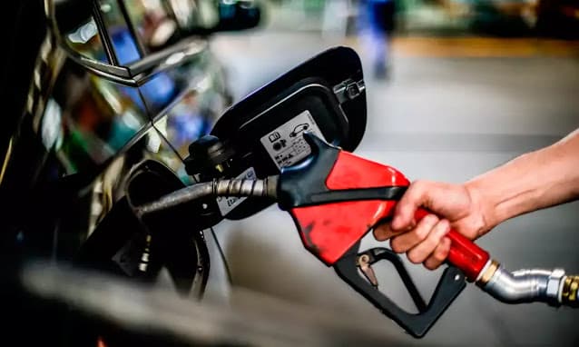 Governo fixa subvenção à gasolina em R$ 0,44 por litro
