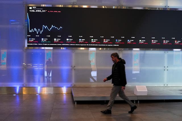 Ibovespa renova recorde com apoio de Petrobras; Oriente Médio segue no foco