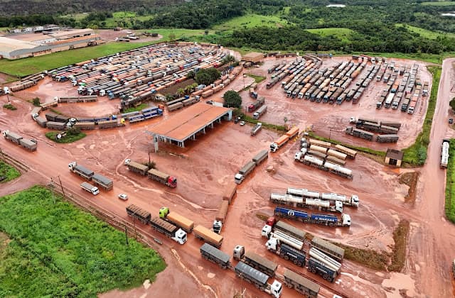 Distribuidoras de combustíveis alertam governo brasileiro sobre riscos ao abastecimento