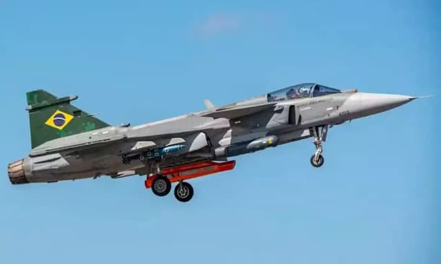 Lula batiza o primeiro caça Gripen produzido no Brasil