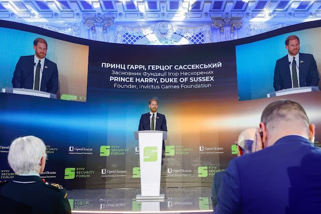 Príncipe Harry, em visita a Kiev, diz a Putin para "parar esta guerra"