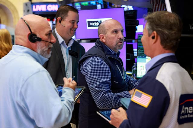 Wall St abre em alta após dados de emprego e recuperação de chips
