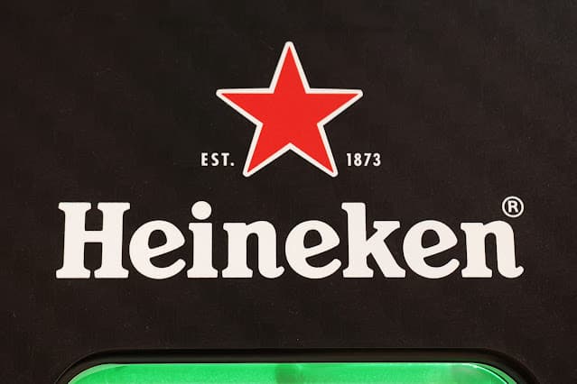Acionistas da Heineken pedem contratação de CEO externo para suceder van den Brink, diz FT