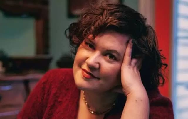 Autora Rachel Reid adia livro após piora dos sintomas de Parkinson