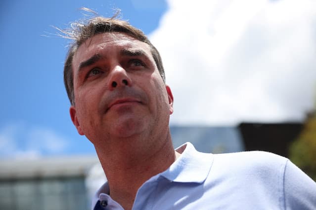 Flávio Bolsonaro diz que condução da economia em um governo seu será parecida com a do pai