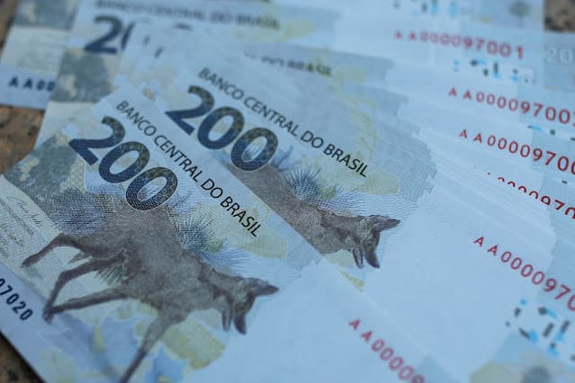 Taxas curtas sobem e curva já precifica chance minoritária de alta da Selic em agosto