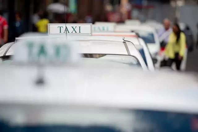 Ministro do Trabalho diz que o governo estuda a criação de uma linha de crédito para renovar a frota de táxis