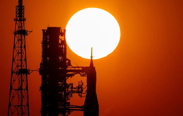 Nasa lança a primeira missão lunar tripulada em meio século