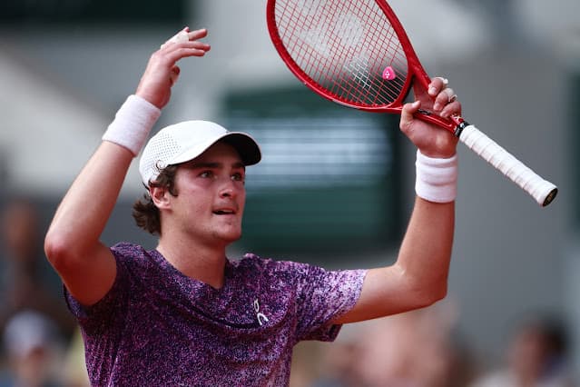 João Fonseca elimina Djokovic em Roland Garros com vitória de virada em 5 sets