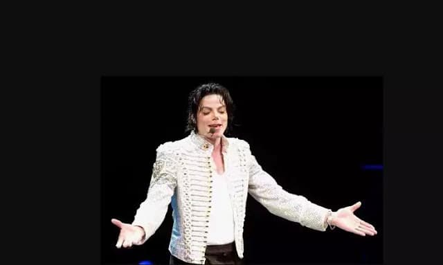 “Pior que Jeffrey Epstein”: diretor de documentário sobre acusações de abuso de Michael Jackson detona nova cinebiografia e acusa equipe de esconder a verdade