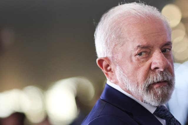 Lula diz que Petrobras buscará recomprar Refinaria de Mataripe na Bahia
