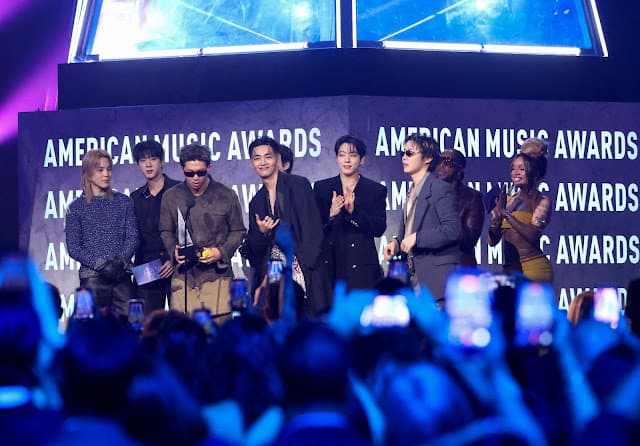 Banda de K-pop BTS ganha prêmio principal do American Music Awards pela segunda vez