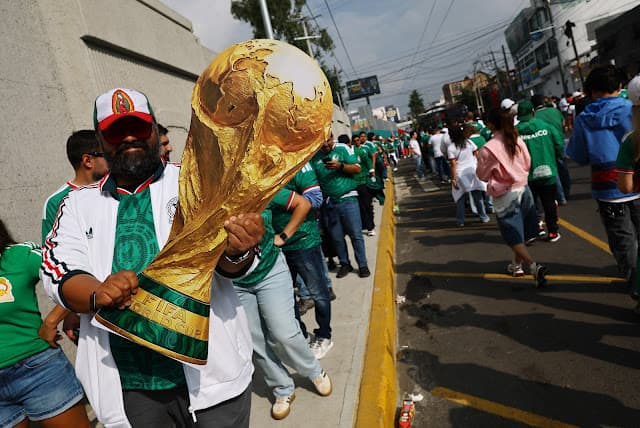 México abre a Copa do Mundo em meio a paixão, festas e protestos