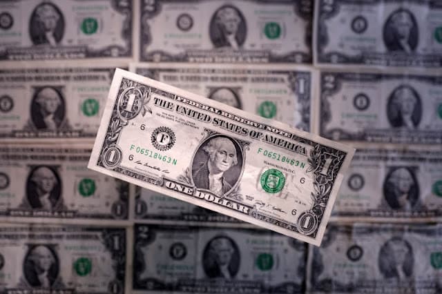 Dólar se reaproxima da estabilidade no Brasil com guerra no Oriente Médio no foco