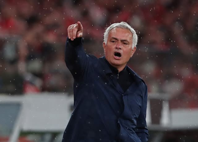 Real Madrid recorre a José Mourinho para tentar se estabilizar e encerrar jejum de títulos