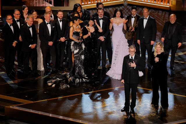 Triunfo da Warner Bros no Oscar é momento agridoce enquanto acordo com Paramount se aproxima