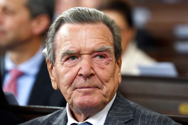 Ministros da UE rejeitaram a ideia de Putin de que Schroeder desempenhe papel em futuras negociações sobre segurança
