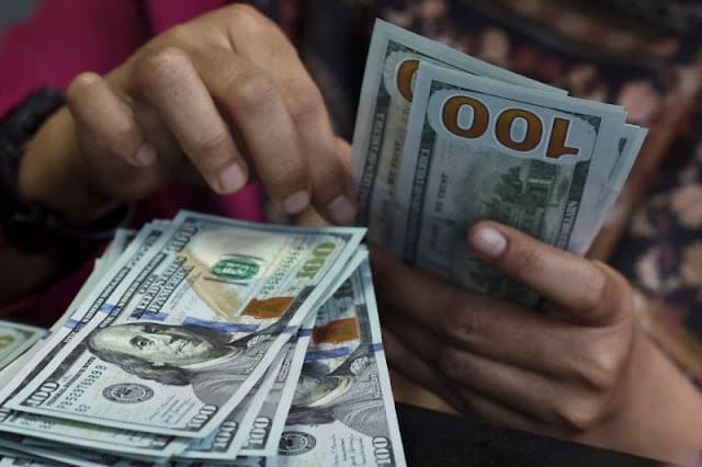 Dólar cai no Brasil com exterior, política local e dados de atividade no radar