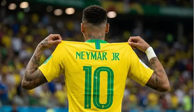 Confirmado como camisa 10 da Seleção Brasileira, Neymar usará o número pela 4ª vez em Copas do Mundo, igualando marca de Pelé