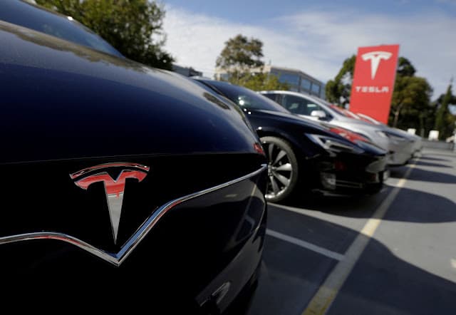 JP Morgan eleva recomendação da Tesla para "neutro"; vê robótica impulsionando crescimento de longo prazo