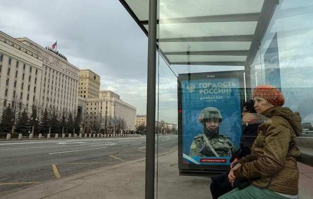 Rússia atrai estudantes para suas forças de drones na Ucrânia com grandes pacotes financeiros