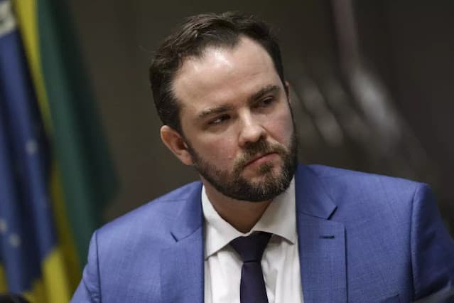 Ministro da Fazenda defende integração de dados para simplificar Imposto de Renda