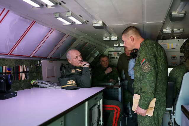 Lukashenko diz que Belarus não será arrastada para guerra da Ucrânia, mas se defenderá com a Rússia