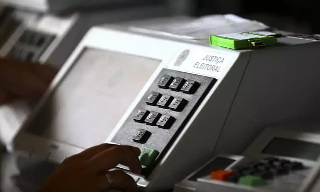 Desconfiança nas urnas cresce no Brasil, aponta revista britânica