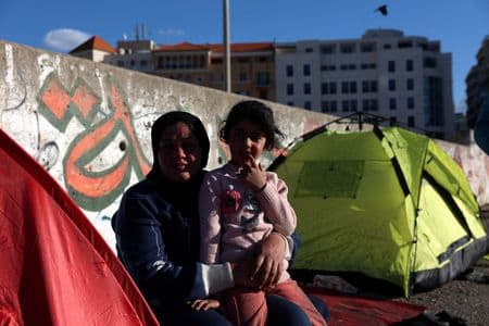 Líbano tem quase 700 mil deslocados e 84 crianças morreram no país após ataques de Israel, dizem agências da ONU