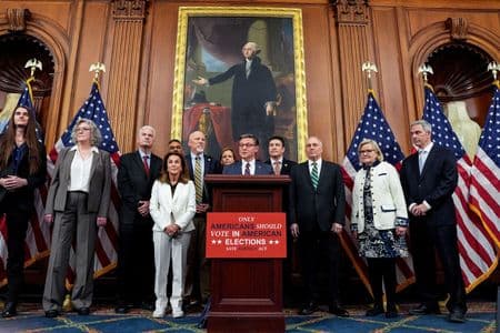 Trump diz que exigirá identificação do eleitor nas eleições de meio mandato, independentemente do Congresso