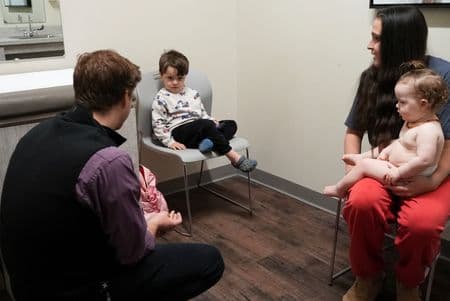 Fardo recai sobre médicos em meio ao pior surto de sarampo nos EUA em 30 anos