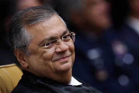 Dino impede Congresso de aprovar novas leis com penduricalhos que superam teto do funcionalismo