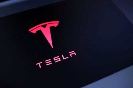 Juíza federal mantém veredicto de US$243 milhões contra a Tesla por acidente fatal com Autopilot